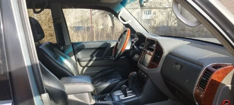Продам автомобиль mitsubishi pojero 3. 2002года выпуска. полная комплектация (люк,4 стеклоподъёмника, двухзонный климат, кондёр работает) работает отлично, коробка не мигает раздатка работает во всех режимах по тех. части вложений не требует салон в нормальном состоянии, электроприводы работают авто находится в донецке ( калининский район) цена 900т. р аргументированный торг у капота +79494139213 📞 звоните: +7(949)4139213 - фотография - 6