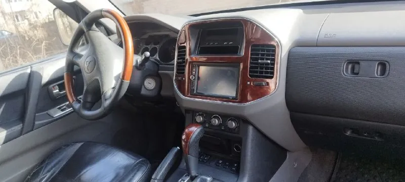 Продам автомобиль mitsubishi pojero 3. 2002года выпуска. полная комплектация (люк,4 стеклоподъёмника, двухзонный климат, кондёр работает) работает отлично, коробка не мигает раздатка работает во всех режимах по тех. части вложений не требует салон в нормальном состоянии, электроприводы работают авто находится в донецке ( калининский район) цена 900т. р аргументированный торг у капота +79494139213 📞 звоните: +7(949)4139213 - фотография - 7