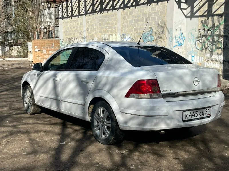 Продам автомобиль opel astra h ( opel астра ) 2011года выпуска в заводском окрасе ! родной пробег - 237.000 самая надёжная связки мотора и кпп. дно, пороги, стаканы, лонжероны всё полностью целое! в техническом плане всё на 5! зеленая автотека ! двигатель работает ровно, коробка не вылетает переключает превосходно! кондиционер заправлен - морозит хорошо. комплектация « cosmo»: круиз контроль, датчик дождя, датчик света, парктроники, климат контроль, электро пакет - подогревы сидений, зеркал, заднего стекла и многое другое с документами полный порядок тех осмотр пройден цена 580.000₽ торг у капота +79497916693 📞 звоните: +7(949)7916693 - фотография - 3