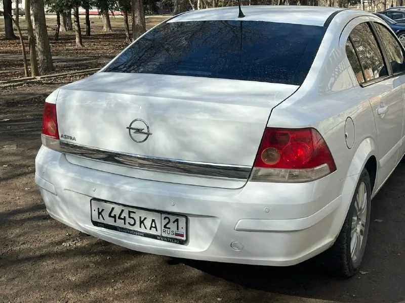 Продам автомобиль opel astra h ( opel астра ) 2011года выпуска в заводском окрасе ! родной пробег - 237.000 самая надёжная связки мотора и кпп. дно, пороги, стаканы, лонжероны всё полностью целое! в техническом плане всё на 5! зеленая автотека ! двигатель работает ровно, коробка не вылетает переключает превосходно! кондиционер заправлен - морозит хорошо. комплектация « cosmo»: круиз контроль, датчик дождя, датчик света, парктроники, климат контроль, электро пакет - подогревы сидений, зеркал, заднего стекла и многое другое с документами полный порядок тех осмотр пройден цена 580.000₽ торг у капота +79497916693 📞 звоните: +7(949)7916693 - фотография - 7