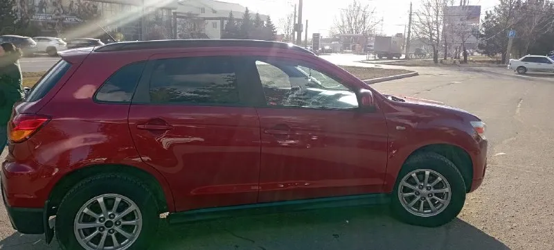 Mitsubishi asx год: 2012 объем 1.8 ctv. в хорошем состоянии как внешне так и по технике ухоженный вложений не требует сел и поехал. всё работает штатно абсолютно всё до мелочей двигатель работает ровно без шума один владелец с автосалона. резина зима шипы. осмотр донецк макеевка цена 1🍋 телефон+79498340074 📞 звоните: +7(949)8340074 - фотография - 3