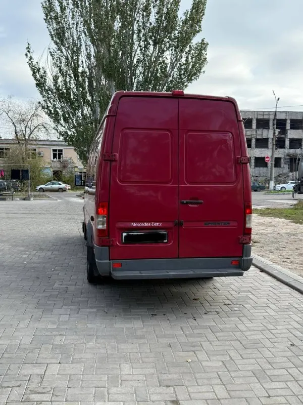 Mercedes benz sprinter 416 двигатель 2,7 cdi год 2005 мкпп 5 ст цена 2🍋рублей авто в отличном состоянии, макси база, два катка, два люка, кондиционер, автономка, вложений не требуется, сел и поехал, любое переоформление +79495610399 мариуполь 📲 tg: @elya1420 📞 звоните: +7(949)5610399 - фотография - 4