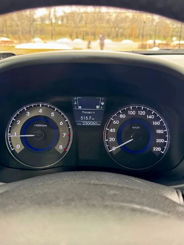 🇰🇵 hyundai solaris 💰цена: 750 000р 🏢город: мариуполь 📅год выпуска: 2011 🧾пробег: 220 050км. ⚙️двигатель: 1.6 ⛽топливо: бензин ⚙️кпп: механика 📞 телефон: +7-949-727-41-51 +7-949-551-91-52 +7-989-263-55-56 💾 описание solaris – проверенный временем городской автомобиль, который сочетает в себе экономичность и уверенную управляемость. ✅оригинальный пробег ✅отличное состояние как внешне, так и технически хорошая комплектация: кожаный мульти-руль, полный электопакет, подогрев сидений, обогрев зоны дворников, птф, гидроусилитель, airbag, abs, оригинальные литые диски r16. улица шевченко 269 🏦 возможна продажа в кредит по двум документам. - фотография - 10