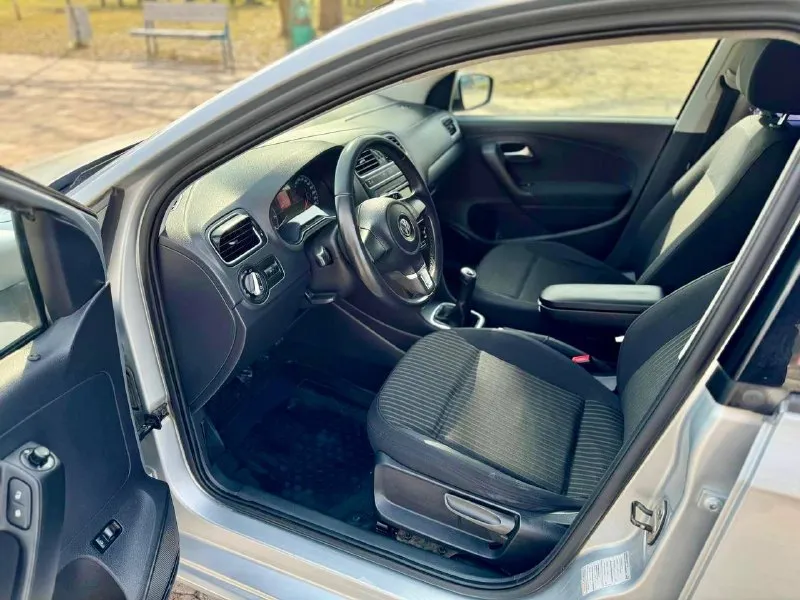 🇩🇪 volkswagen polo 💰цена: 750 000р 🏢город: мариуполь 📅год выпуска: 2012 🧾пробег: 179 489км. ⚙️двигатель: 1.6 ⛽топливо: бензин/газ ⚙️кпп: механика 📞 телефон: +7-949-727-41-51 +7-949-551-91-52 +7-989-263-55-56 💾 описание: - фотография - 9