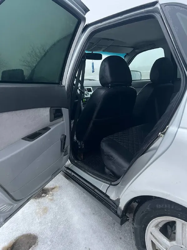 Продаю ваз приора 2008года выпуска ✅автомобиль в отличном состояние ✅технически полностью обслужен ✅мотор 1.6 16 кл. ✅пробег 320 тыс ✅коробка без вылетов и хрустов ✅кузов не гнилой, дно поварено и обработано ✅подогрев зеркал и заднего стекла ✅передние стеклоподъемники ✅эур руля ✅салон в отличном состояние, ,все опрятно ✅юридически чистый автомобиль 💵325 т. руб символический торг, осмотр иловайск, харцызск +79495698710 - фотография - 6