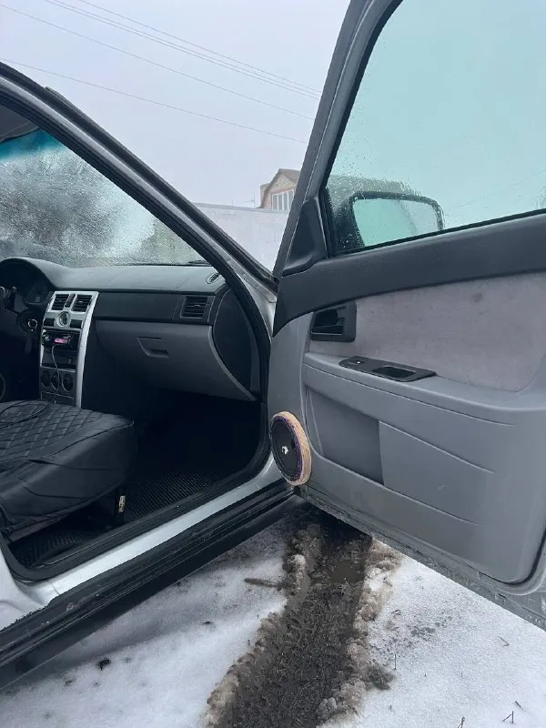 Продаю ваз приора 2008года выпуска ✅автомобиль в отличном состояние ✅технически полностью обслужен ✅мотор 1.6 16 кл. ✅пробег 320 тыс ✅коробка без вылетов и хрустов ✅кузов не гнилой, дно поварено и обработано ✅подогрев зеркал и заднего стекла ✅передние стеклоподъемники ✅эур руля ✅салон в отличном состояние, ,все опрятно ✅юридически чистый автомобиль 💵325 т. руб символический торг, осмотр иловайск, харцызск +79495698710 - фотография - 7