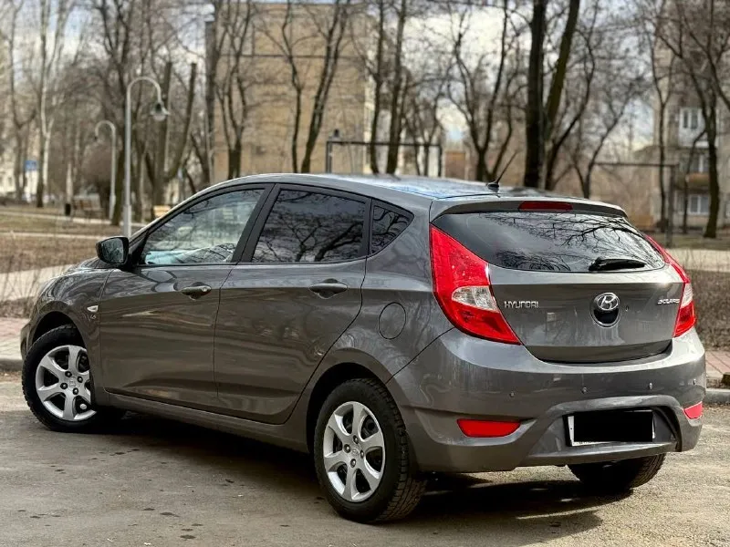 Hyundai solaris 2012 объем двигателя 1.6 коробка передач механическая вид топлива бензин эл-стеклоподъемники кондиционер датчик света датчик дождя противотуманные фары парктроник подушки безопасности abs мульти руль штатная акустика борт компьютер подогрев лобового стекла сигнализация 2 комплекта ключей цена 765.000р торг автомобиль в хорошем состоянии, кузов целый без рыжиков, ржавчин. мотор работает отлично без посторонних звуков, по коробке также без нареканий, ходовая обслужена, салон не прокурен, пластик не зацарапан, по электрике все работает, с документами полный порядок, любой вид переоформления. готов на любые проверки с вашей стороны… +79495245474 - фотография - 4