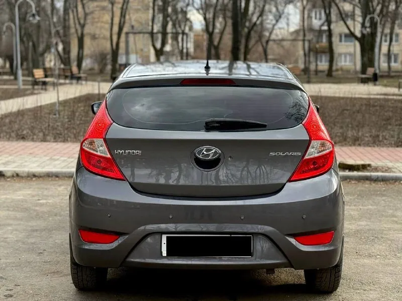 Hyundai solaris 2012 объем двигателя 1.6 коробка передач механическая вид топлива бензин эл-стеклоподъемники кондиционер датчик света датчик дождя противотуманные фары парктроник подушки безопасности abs мульти руль штатная акустика борт компьютер подогрев лобового стекла сигнализация 2 комплекта ключей цена 765.000р торг автомобиль в хорошем состоянии, кузов целый без рыжиков, ржавчин. мотор работает отлично без посторонних звуков, по коробке также без нареканий, ходовая обслужена, салон не прокурен, пластик не зацарапан, по электрике все работает, с документами полный порядок, любой вид переоформления. готов на любые проверки с вашей стороны… +79495245474 - фотография - 5
