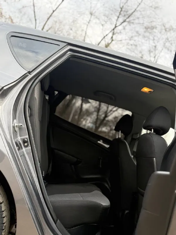 Hyundai solaris 2012 объем двигателя 1.6 коробка передач механическая вид топлива бензин эл-стеклоподъемники кондиционер датчик света датчик дождя противотуманные фары парктроник подушки безопасности abs мульти руль штатная акустика борт компьютер подогрев лобового стекла сигнализация 2 комплекта ключей цена 765.000р торг автомобиль в хорошем состоянии, кузов целый без рыжиков, ржавчин. мотор работает отлично без посторонних звуков, по коробке также без нареканий, ходовая обслужена, салон не прокурен, пластик не зацарапан, по электрике все работает, с документами полный порядок, любой вид переоформления. готов на любые проверки с вашей стороны… +79495245474 - фотография - 6