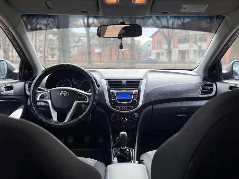 Hyundai solaris 2012 объем двигателя 1.6 коробка передач механическая вид топлива бензин эл-стеклоподъемники кондиционер датчик света датчик дождя противотуманные фары парктроник подушки безопасности abs мульти руль штатная акустика борт компьютер подогрев лобового стекла сигнализация 2 комплекта ключей цена 765.000р торг автомобиль в хорошем состоянии, кузов целый без рыжиков, ржавчин. мотор работает отлично без посторонних звуков, по коробке также без нареканий, ходовая обслужена, салон не прокурен, пластик не зацарапан, по электрике все работает, с документами полный порядок, любой вид переоформления. готов на любые проверки с вашей стороны… +79495245474 - фотография - 8