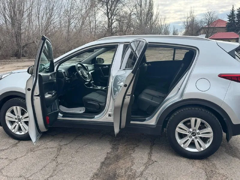 Kia sportage официал
2017 Год выпуска
Эксплуатация с 2018 года
Двигатель 2.0 бензин
Коробка автомат
1 Владелец с автосалона
Автомобиль в отличном состоянии,
Кузов без дтп ! Весь в заводском окрасе 1000% готов на любые проверки с вашей стороны
Вложения не требует от слова совсем !
В автомобиле есть все для комфорта
Роздельный климат-контроль,
Круиз-контроль,
Датчики света, и дождя,
Подогревы всех сидений,
Руля, зеркал, и стекл,
Парктрони,
Камера заднего вида,
И многое другое !
С документами полный порядок,
Любой вид оформления.
Г. Донецк
Цена 1.890 тыс. ₽ торг
Звоните остальное по
+79495210905
📲 Tg: r. B
📞 Звоните: +7(949)5210905 - фотография - 8