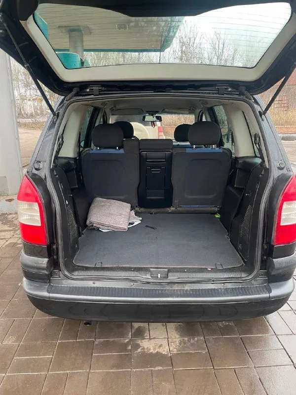 Продам opel zafira 2003 года объём 2.2 бензин пробег 213.000 цена:400.000,хороший торг все вопросы по телефон +79494067283 - фотография - 4