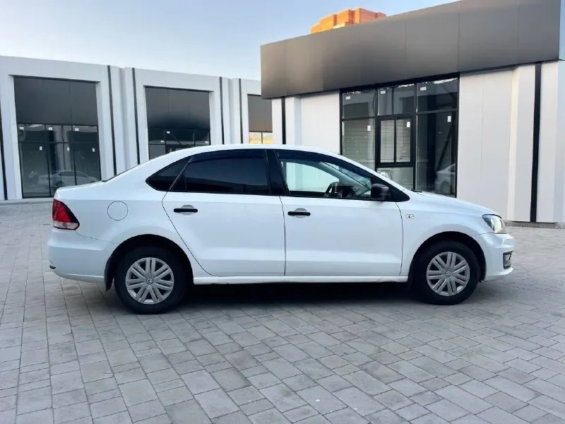 Volkswagen polo 2017 🔥 835 тыс. руб торг 1.6 мкпп пробег 124 тыс. км 1 владелец за все время эксплуатации 🔥кузов в идеальном состоянии, без дтп. салон чистый. вся техническая часть без нареканий - не требует ремонта, вложений или обслуживания. идеальный вариант - сел, уехал abs, esp, airbags, кондиционер, регулировка руля в 2х плоскостях, электропакет. 📌2 комплекта колес, зимняя резина абсолютно новая. действительно редкое состояние автомобиля. макеевка +79493638317 - фотография - 4
