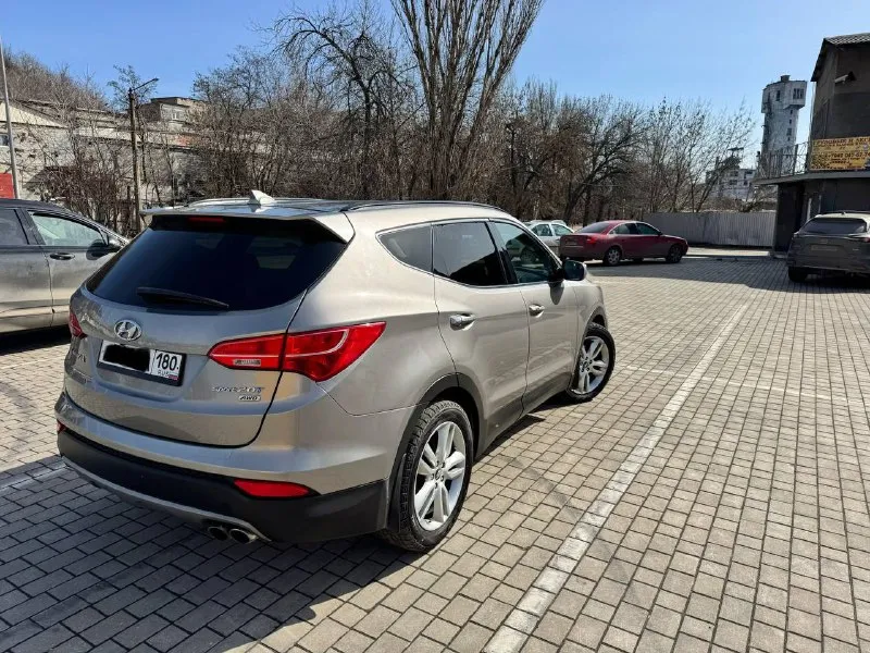 Продам santa fe 2014 года выпуска. 2.0т. 264л. с я собственник !!!! владею авто более 2х лет ! пробег 200 тыс км зеленая автотека за машиной ухаживали хорошо, все меняли вовремя, состояние авто отличное ! переоформление в мрэо цена 1 850 000руб (торг) осмотр донецк. +79495258603 📞 звоните: +7(949)5258603 - фотография - 3