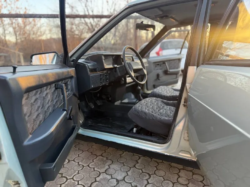 Ladа 2109 2002 год !!!! 28 тыс км!!!! вся в родне!!!! один хозяин!!!!! 1,5 бензин карбюратор даже резина завод! цена 530 тыс рублей тел +79493153370 - фотография - 9