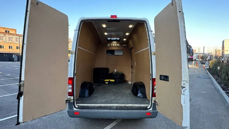 Mercedes sprinter classic ✅категория в проходной ✅год 2016 ✅объем 2.1 дизель ✅коробка мкпп ✅кондиционер ✅стеклоподъемники ✅ц замок сигнализация ✅abs антизанос курсовая устойчивость ✅регулировка зеркал ✅подогрев сидений ✅гидроусилитель руля ✅вэбасто доп печка ✅преобразователь 220 ✅установлена в потолке кузове вытяжка, термо кузов + рэф кондиционер, печка в кузов, состояние хорошое вложений не требует двигатель работает отлично сухой обслужен, на обмен дороже, документы в полном порядке собственник. цена 1.🍋950т, руб торг. г мариуполь. тел: +7 (949) 580-62-90 тел: +7 (961) 313-02-22 - фотография - 8