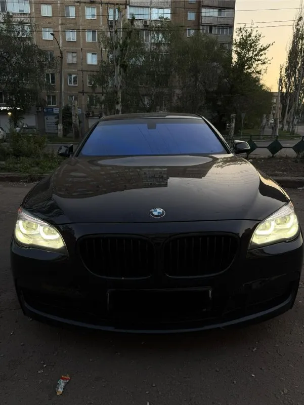 Продам свою bmw 750li long 2014 года. покупалась из салона в 2015 году. полный м - пакет. машина в отличном состоянии, полностью обслужена и без дтп. 4.4 едет очень бодро. 450 л. с сток + stage 2 (600 л. с ) сделан регулируемый выхлоп. звук достойный. музыка харман кардон. пробег родной 168.000 км. очень много в машине сделано и доработано, обслужена идеально. так же сделал полировку и керамику. готов на любые проверки. цена 2.2 млн +7 949 406 55 06 📞 звоните: +7(949)4065506 - фотография - 3