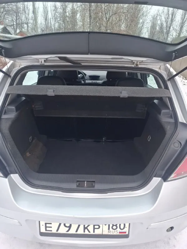 Opel astra 2011 года. автомобиль в отличном состоянии, как технически, так и внешне. своевременно обслуживался, вложений не требует. салон чистый и ухоженный. отличная управляемость и комфортная подвеска делают поездки приятными. идеальный вариант для города. машиной во владении больше 10 лет. резина зима новая готов к любым проверкам за ваш счет. реальному покупателю – цена 575000 разумный торг у капота. +79493154141 - фотография - 9