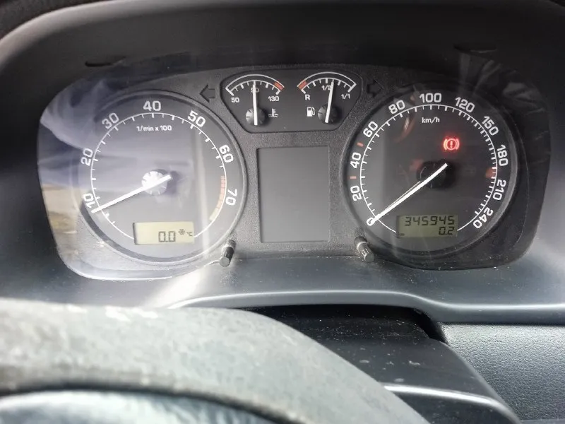 Продам skoda октавиа тур в нормальном состоянии 2008г двс 1,6 работает хорошо коробка норм, ну надо смотреть кулису расшатанная по кузову есть жизненные моменты не критично, остальные вопросы по телефону номер свой. ..цена 380 не большой торг я хозяин. +79495379323 📞 звоните: +7(949)5379323 - фотография - 2