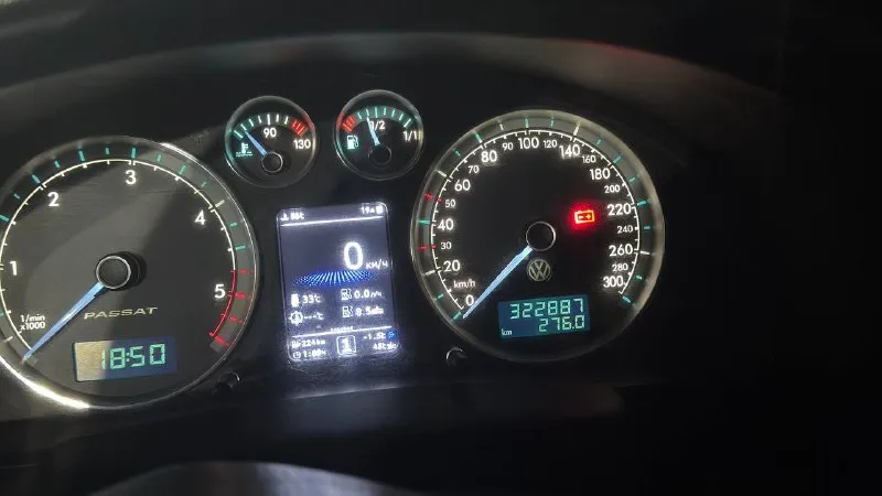 Продам volkswagen 1.9 tdi.130лошадей, двигатель avf (самый надежный), двигатель делался 20 тыс назад, новая турбина. комплектация полная :кожаный салон, обшивка салона под дерево, люк, ,обогрев передних сидений, abs, esp, бортовой компьютер, двух диновый магнитфон( с поддержкой car play)камера заднего вида, громкая связь блютуз, климат контроль, evo коврики, led свет, сигнализация starline с обратной связью, доводчики стекол, ходовые огни. машина ухоженная, владею три года. больше инфы расскажу по +7(949)3273411 цена 570000₽ 📲 tg: павел смирнов 📞 звоните: +7(949)3273411 - фотография - 1