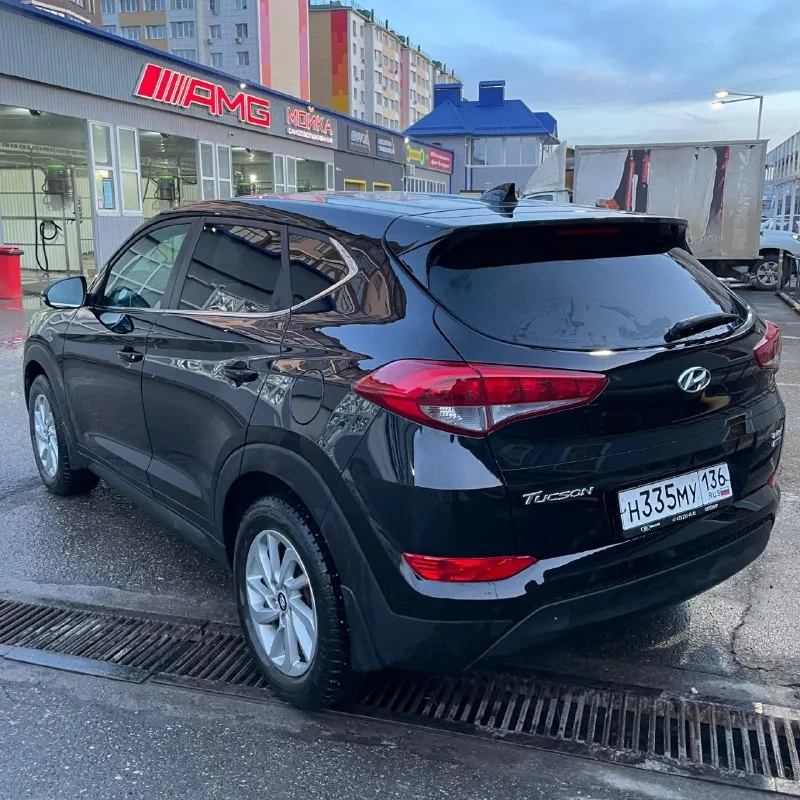 Продам хундай туксон 2017года на климате полный привод автомат. пробег 181000км. двигатель 1.6 бензин 177 л. с работает отлично без лишних шумов как часики. по ходовке коробке нареканий нет. по документам всё чисто без каких либо обременений. цена 1690000р осмотреть авто можно в городе мариуполь. остальные вопросы по телефону +79496827868.реальному покупателю торг возле авто - фотография - 10