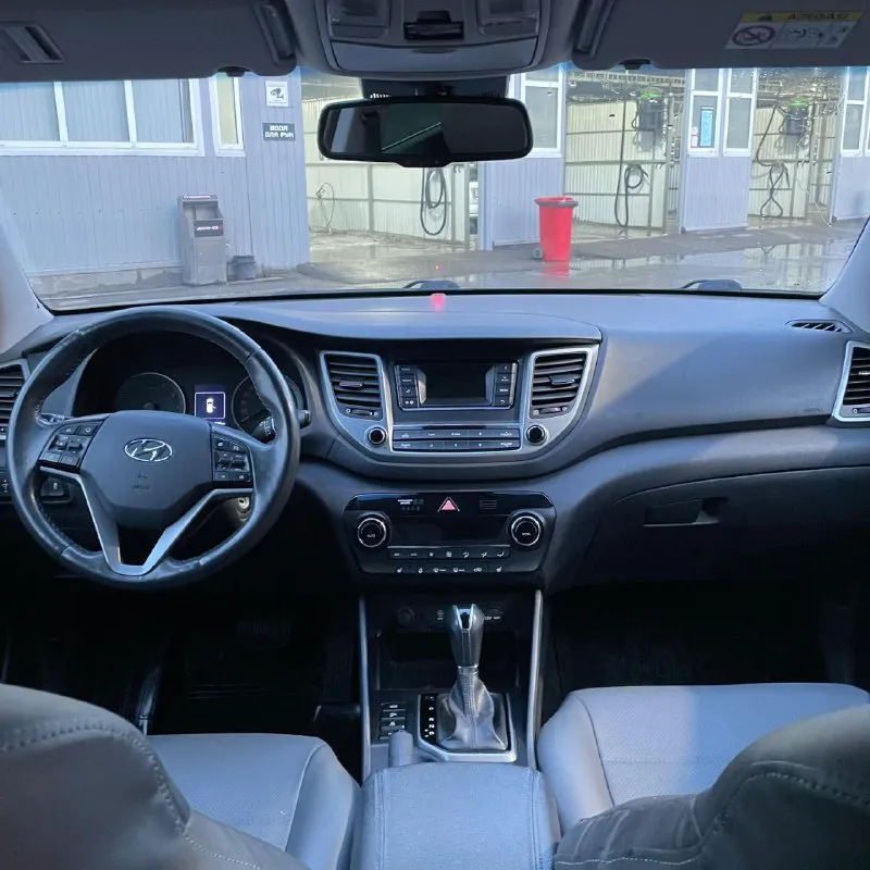 Продам хундай туксон 2017года на климате полный привод автомат. пробег 181000км. двигатель 1.6 бензин 177 л. с работает отлично без лишних шумов как часики. по ходовке коробке нареканий нет. по документам всё чисто без каких либо обременений. цена 1690000р осмотреть авто можно в городе мариуполь. остальные вопросы по телефону +79496827868.реальному покупателю торг возле авто - фотография - 7