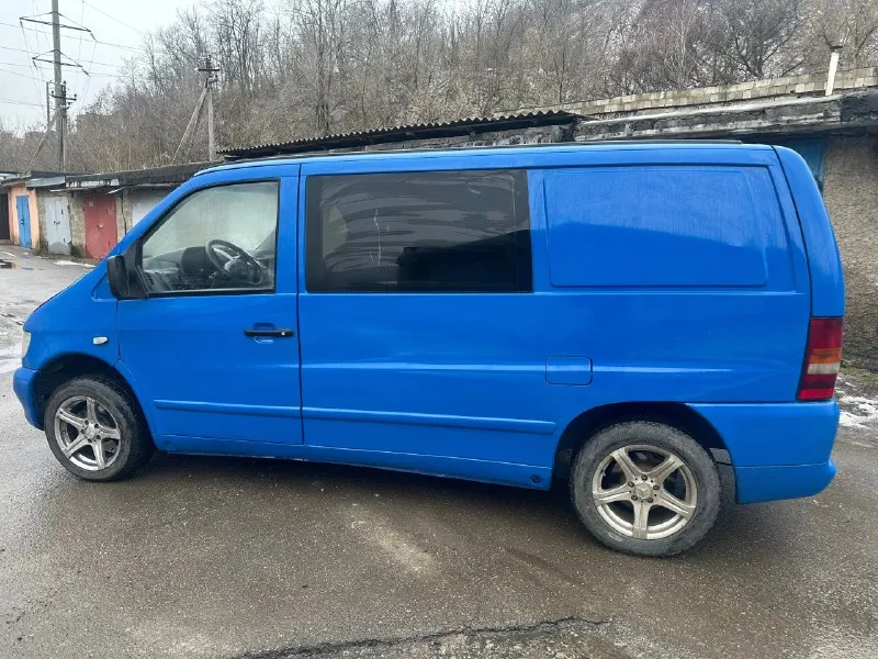 Продам mercedes вито 638 2.2 на автомате в хорошем состоянии нужно дома брать мотор кузов без гнили и ржавчины документы днр цена 450.000 руб донецк +79494598732. 📞 звоните: +7(949)4598732 - фотография - 7