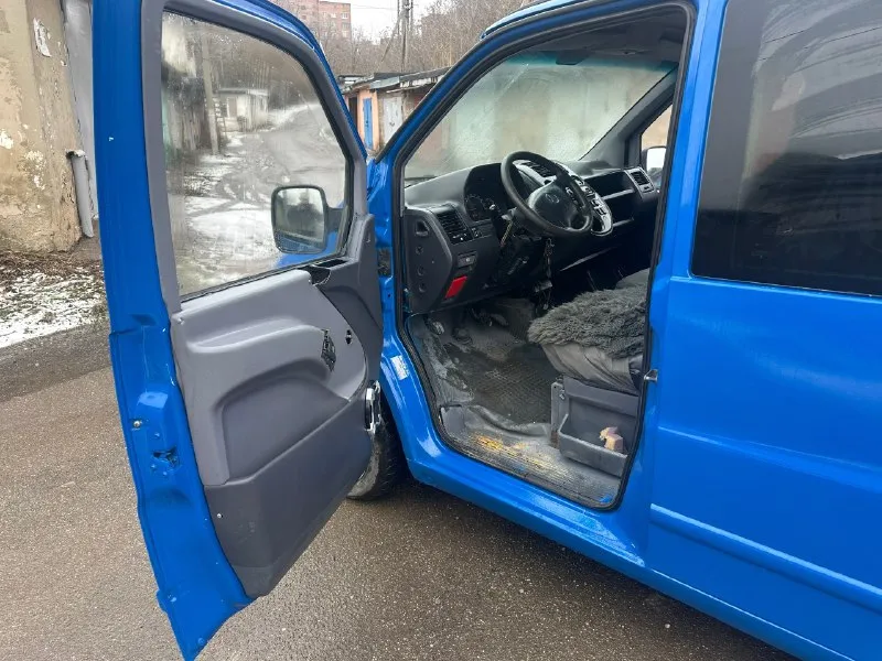Продам mercedes вито 638 2.2 на автомате в хорошем состоянии нужно дома брать мотор кузов без гнили и ржавчины документы днр цена 450.000 руб донецк +79494598732. 📞 звоните: +7(949)4598732 - фотография - 8