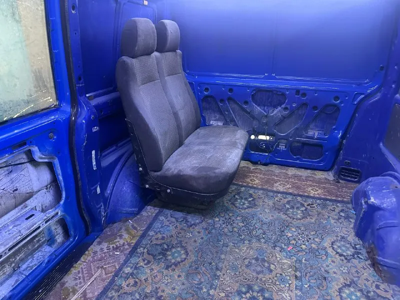 Продам mercedes вито 638 2.2 на автомате в хорошем состоянии нужно дома брать мотор кузов без гнили и ржавчины документы днр цена 450.000 руб донецк +79494598732. 📞 звоните: +7(949)4598732 - фотография - 9