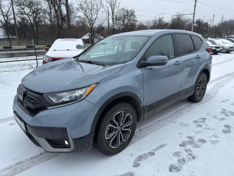 Honda cr-v 2021 тип кпп: автоматическая объем двигателя: 1.5 бензин пробег: 32 000 км цена: 💥3 570 000 рубли 💥 дополнительная информация: полный привод бесключевой доступ полный электро пакет датчики слепых зон удержание в полосе двух-зонный климат контроль люк подогревы сидений электропривод сидений память водительского мультируль кожаный салон электро ручник технически в отличном состоянии 📞 🇷🇺 +7 949 509 3428 +7 949 839 2499 - фотография - 2