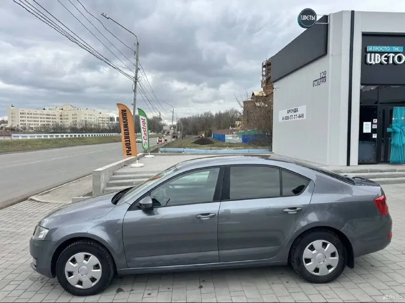 Skoda octavia a7 - 2015 года, объём 1.6 самый надежный мотор, на механике. 190 тысяч км пробега. автомобиль в идеальнейшем состоянии, машина прошла то, эксплуатация сугубо в гараже, нареканий нет никаких, от слова совсем! в комплекте все ключи ( два ключа ) сервисные книги, записи всех то, обслуживание на офф дилере, за более детальной информацией звоните! цена 1.250 🍋 торг или обмен +79495180296 - фотография - 3