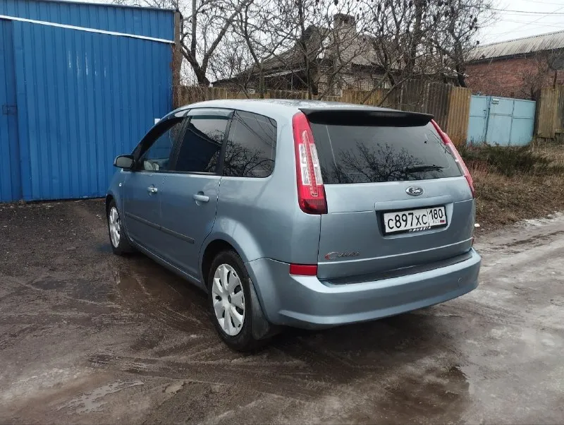Ford c-max 1.8l, 2007г, пробег 195 000 сборка германия классный, комфортный семейный автомобиль с огромным вместительным салоном-трансформером. в россии с 2020 года, до этого каталась по дорогам финляндии. кузов оцинкованный, состояние на твёрдую 5. лкп вкруг близко к заводским значениям - 200-300 мкм. мотор цепной, для своего пробега в идеальном состоянии: масло не расходует, работает как часы, едет очень бодро. даже на месте родной катализатор. всегда своевременные то, машина полностью обслужена. мотор эксплуатируется на оригинальном масле ford. по комплектации: - кондиционер - эсп - регулировка руля по высоте и вылету - электро зеркала - abs - неплохая родная музыка - подрулевое управление магнитолой в целом, добротная, универсальная машина, в которой не только чувствуешь себя комфортно на дальних расстояниях, можешь перевозить габаритные грузы, но и есть возможность получить эмоции от быстрой, маневренной езды, потому что машина на это способна. свежее то цена 585 торг горловка, +79494804415 - фотография - 4