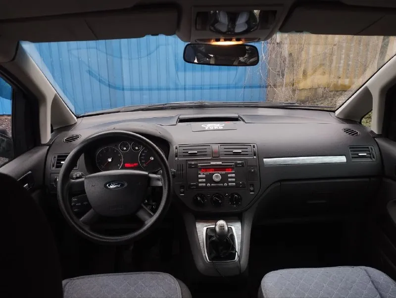 Ford c-max 1.8l, 2007г, пробег 195 000 сборка германия классный, комфортный семейный автомобиль с огромным вместительным салоном-трансформером. в россии с 2020 года, до этого каталась по дорогам финляндии. кузов оцинкованный, состояние на твёрдую 5. лкп вкруг близко к заводским значениям - 200-300 мкм. мотор цепной, для своего пробега в идеальном состоянии: масло не расходует, работает как часы, едет очень бодро. даже на месте родной катализатор. всегда своевременные то, машина полностью обслужена. мотор эксплуатируется на оригинальном масле ford. по комплектации: - кондиционер - эсп - регулировка руля по высоте и вылету - электро зеркала - abs - неплохая родная музыка - подрулевое управление магнитолой в целом, добротная, универсальная машина, в которой не только чувствуешь себя комфортно на дальних расстояниях, можешь перевозить габаритные грузы, но и есть возможность получить эмоции от быстрой, маневренной езды, потому что машина на это способна. свежее то цена 585 торг горловка, +79494804415 - фотография - 5