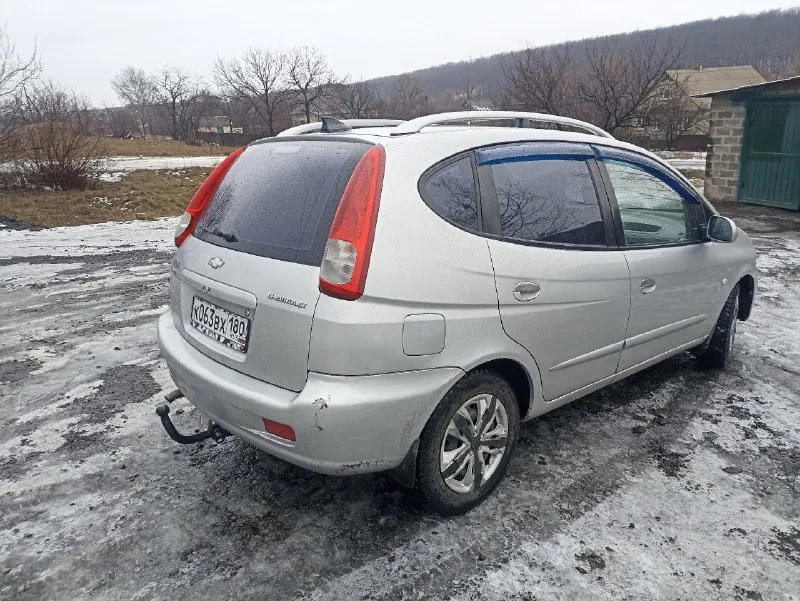 Срочно продам chevrolet такума. 2005г. двигатель 2.0 бензин/газ (вписан), автомат, фаркоп(вписан). пробег 194т. км. резина 2 комплекта: зима шипы на железках с колпаками, лето на титанах - оба комплекта с небольшим пробегом. гбц после ремонта, грм новый. находится в шахтёрск. 410т. р. - торг минимальный и обоснованный. остальные вопросы по телефону +79493667541 📞 звоните: +7(949)3667541 - фотография - 2