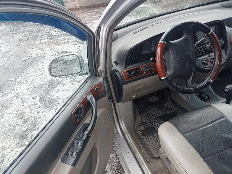 Срочно продам chevrolet такума. 2005г. двигатель 2.0 бензин/газ (вписан), автомат, фаркоп(вписан). пробег 194т. км. резина 2 комплекта: зима шипы на железках с колпаками, лето на титанах - оба комплекта с небольшим пробегом. гбц после ремонта, грм новый. находится в шахтёрск. 410т. р. - торг минимальный и обоснованный. остальные вопросы по телефону +79493667541 📞 звоните: +7(949)3667541 - фотография - 4