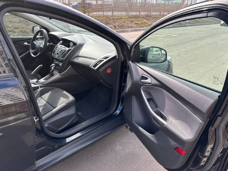 Ford focus 1.6 at 2014 2014 год выпуска автомобиль в отличном состоянии! весь в заводском окрасе! мотор коробка без замечаний! ходовая новая! комплектация с двухзонным климатом, датчик света, датчик дождя, лобовое с подогревом, подогрев сидений! новая зимняя резина 2024 года автотека зеленая (один собственник) цена 890 000₽ торг у авто остальные вопросы по телефону: +79496361868 +380681107552 (воцап телега) - фотография - 8