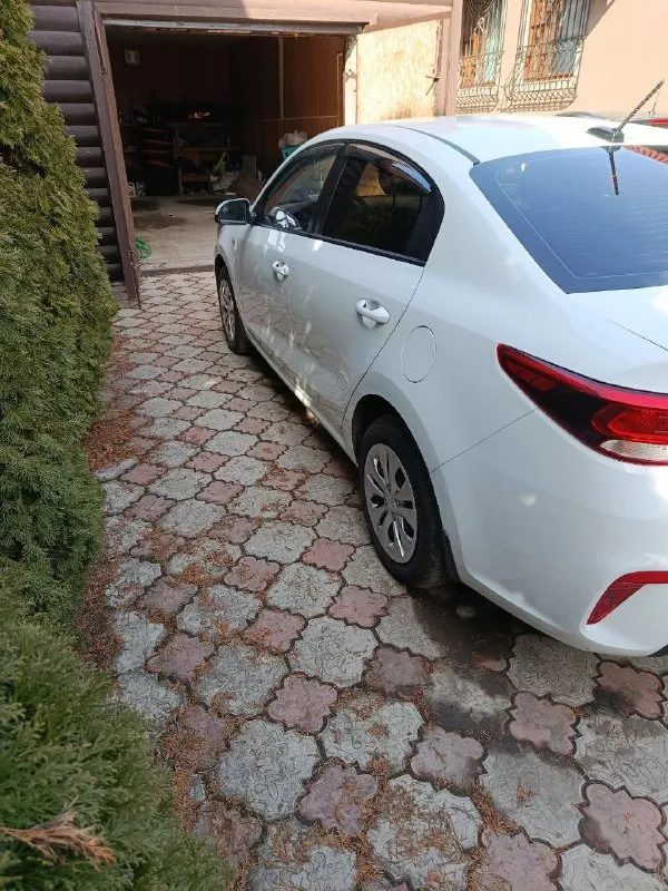 Продам kia rio год 2018 пробег 97 тыс двигатель 1.6 кпп 6ти ступенчатая механика автомобиль в идеальном состоянии для своих лет, один хозяин, в заводском окрасе, ни один болт не кручен, без дтп, все стёкла родные включая лобовое, автотека зелёная, не такси не каршеринг, по технике сел и поехал, обслуживали во время. комплектация:климат-контроль, подогрев сидений, руля, мультируль, мультимедиа с bluetooth, полный эл. пакет и тд. юридически чтстая, могу присутствовать при переоформлении в мрео осмотр макеевка цена 1млн350тыс. тел +79493179960 телеграм +79493179960 📞 🇷🇺 звоните: +79493179960 - фотография - 4