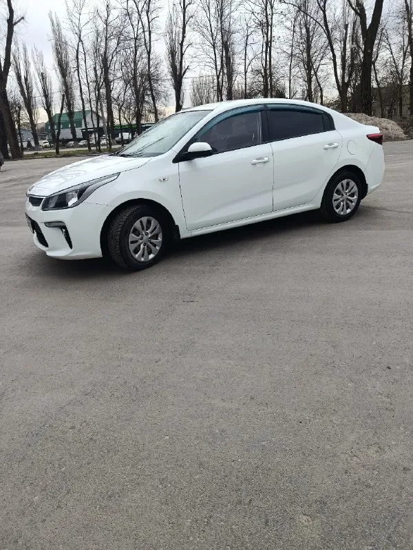 Продам kia rio год 2018 пробег 97 тыс двигатель 1.6 кпп 6ти ступенчатая механика автомобиль в идеальном состоянии для своих лет, один хозяин, в заводском окрасе, ни один болт не кручен, без дтп, все стёкла родные включая лобовое, автотека зелёная, не такси не каршеринг, по технике сел и поехал, обслуживали во время. комплектация:климат-контроль, подогрев сидений, руля, мультируль, мультимедиа с bluetooth, полный эл. пакет и тд. юридически чтстая, могу присутствовать при переоформлении в мрео осмотр макеевка цена 1млн350тыс. тел +79493179960 телеграм +79493179960 📞 🇷🇺 звоните: +79493179960 - фотография - 5