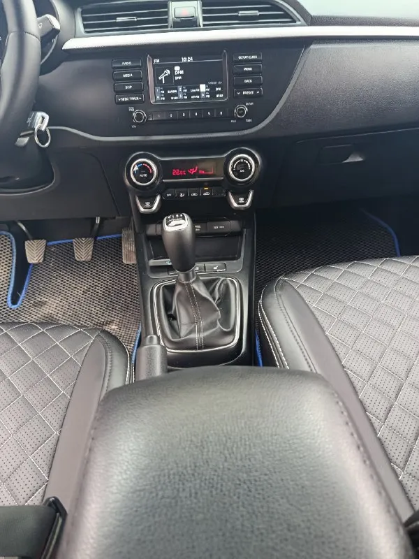 Продам kia rio год 2018 пробег 97 тыс двигатель 1.6 кпп 6ти ступенчатая механика автомобиль в идеальном состоянии для своих лет, один хозяин, в заводском окрасе, ни один болт не кручен, без дтп, все стёкла родные включая лобовое, автотека зелёная, не такси не каршеринг, по технике сел и поехал, обслуживали во время. комплектация:климат-контроль, подогрев сидений, руля, мультируль, мультимедиа с bluetooth, полный эл. пакет и тд. юридически чтстая, могу присутствовать при переоформлении в мрео осмотр макеевка цена 1млн350тыс. тел +79493179960 телеграм +79493179960 📞 🇷🇺 звоните: +79493179960 - фотография - 9