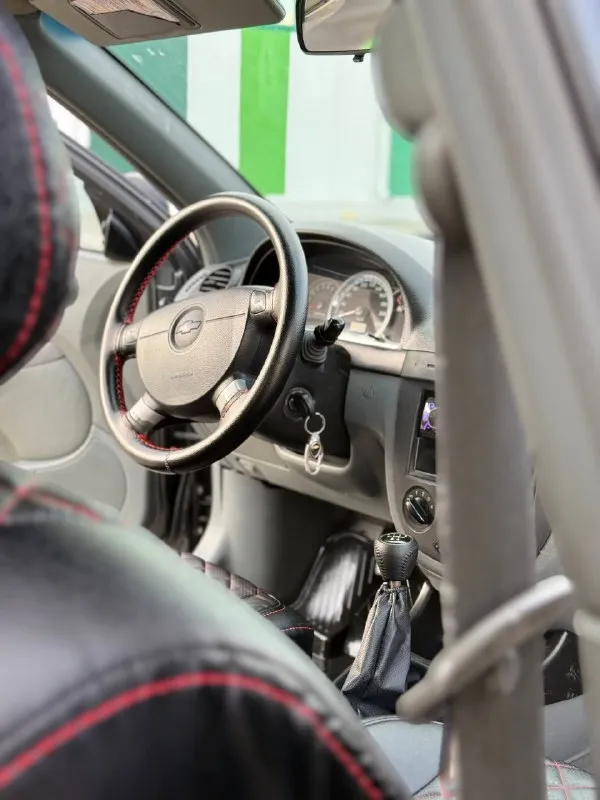 Продам chevrolet lacetti год выпуска 2008 обьем 1.6 пробег 122.000 город осмотра мариуполь комплектация se цена 550.000₽ продам состояние отличное вложений не каких не требует двигатель на 5+ не дымит не троит тяга отличная масло абсолютно не ест коробка на 5+ не хрустит не выбивает все скоростя включаются как по маслу ходовая на 5+ не стучит не гремит дорогу держит отлично кузов выглядит как на фото дно пороги стаканы целые дыр гнили нет салон чистый ухоженный сидение не продавлены комплектация se кондиционер электро стеклоподъемники гур обогрев заднего стекла электра регулировка зеркал абс 2 подушки безопасности мультимедиа магнитафон 4 колонки дорогая зимняя резина formula sport звонить в любое время торг +7 (949) 246-98-26 📲 tg:. 📞 звоните: +7(949)2469826 - фотография - 7