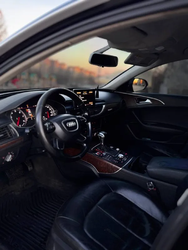 Читайте внимательно!!! audi a6 c7 2011г цена: 1.260.000р❗️❗️❗️ -пробег на табло 218.000 -мотор 3.0 compressor работает ровно, масло расходует по заводу, в цилиндрах хороший хон -коробка автоматическая, щелкает отлично, без пинков и рывков. но бьет ошибку по перегреву, нужно делать охлаждения!!! -салон в хорошем состоянии по комплектации: 4-х зонный климат контроль, 4-х зонный подогрев сидений, шторки задняя полу-сфера, память сидений, парктроники, хорошая музыка. ⛽️едет очень достойно, расход 14-15 л по городу 🛞диски r17 заводские, на зимней резине ✨по кузову в хорошем состоянии, после полной полировки, нанесен воск, выглядит очень достойно, был удар в правый порог, нужно вытягивать, первая цена ❗️ 📃по документам полный порядок, автомобиль на местном учете, любой вид переоформления. 🌍машина находится в г. донецк, осмотр по договоренности. 💵цена: 1.260.000р быстрым торг у капота❗️ 📞 номер телефона для связи +79493407183 - фотография - 8