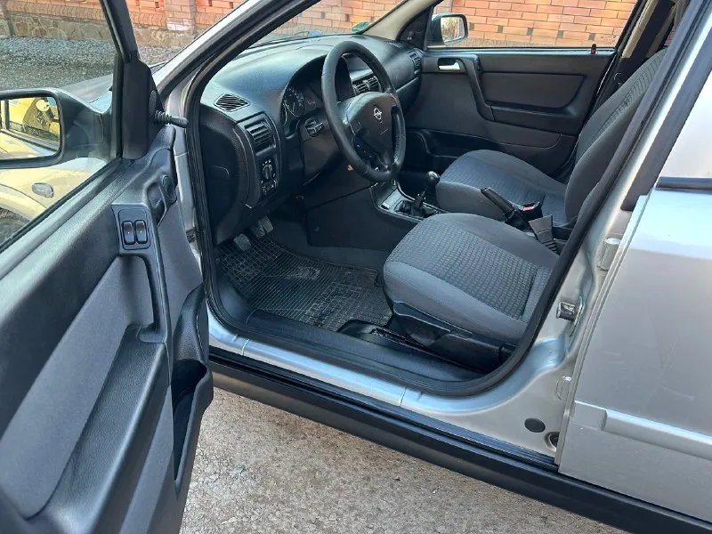 ❗продам opel astra g❗ год выпуска 2003,мотор 1.6,пробег: 243.000км ❕техосмотр пройден! ✅цена: 440.000 руб небольшой торг 📑автомобиль пригнан из германии. любой вид переоформления, я вписан в птс. 1 хозяин. ♻автомобиль в отличном состоянии. мотор в идеале, масло не берет, работает ровно, тянет хорошо. коробка работает отлично, без пинков и рывков, ходовая вся мягкая и сбитая. кузов в отличном состоянии без гнили. ⚠️есть гбо евро 4 и фаркоп (в документы вписан) ♻комплектация: датчик дождя, усилитель руля, стеклоподъемники, кондиционер (заправлен и полностью обслужен), центральный замок, электрорегулировка боковых зеркал, abs, esp, подушки безопасности. 🏠осмотр днр, г. амвросиевка ☎️ подробности по телефону: +79493060188 (telegram) +79885749747 📞 🇷🇺 звоните: +79493060188 - фотография - 5