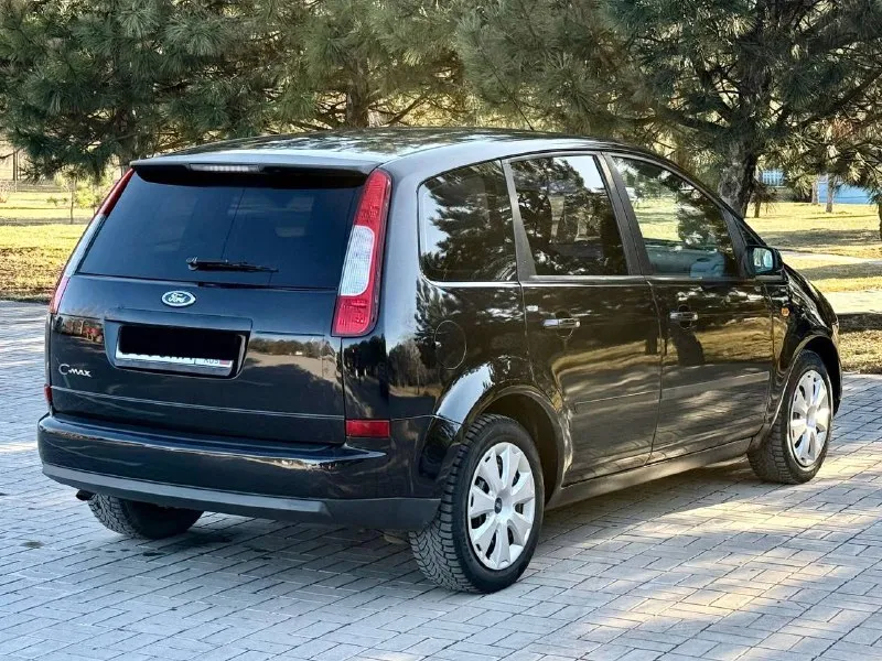 Марка: ford c-max год выпуска: 2005 пробег: 247.000 обьем мотора: 1.8 коробка: механическая 5-ступка описание: приветствую ваше внимание, в продаже отличной обслуженный автомобиль, техническая часть в отличном состоянии мотор шепчет коробка отлично все скорости на месте, приятный салон, приятная штатная музыка, вложений не требует, электрика вся работает так же как и каждая кнопочка в машине. есть сервисные книжки. комплектация: 2-х зонный климат контроль, эур, передние подогрев сидений, мульти руль, передние стекла подъемники, обогрев переднего и заднего стекла, туманные фары, abs, airbag, esp, сигнализация центральный замок, два ключа, задние столики. цена: 455.000 торг у капота. осмотр: донецк/макеевка связь: +79494046797 +79494789421 - фотография - 2