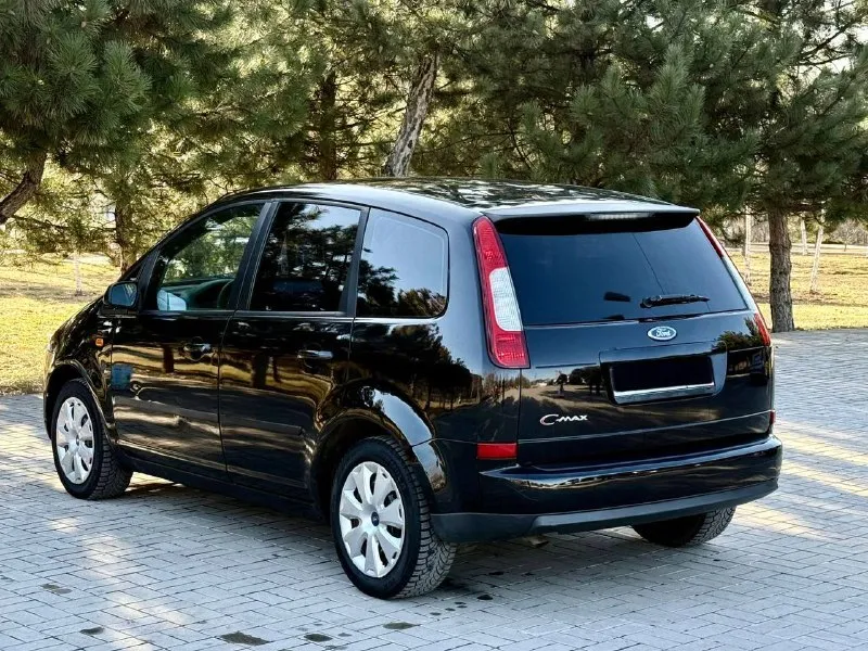Марка: ford c-max год выпуска: 2005 пробег: 247.000 обьем мотора: 1.8 коробка: механическая 5-ступка описание: приветствую ваше внимание, в продаже отличной обслуженный автомобиль, техническая часть в отличном состоянии мотор шепчет коробка отлично все скорости на месте, приятный салон, приятная штатная музыка, вложений не требует, электрика вся работает так же как и каждая кнопочка в машине. есть сервисные книжки. комплектация: 2-х зонный климат контроль, эур, передние подогрев сидений, мульти руль, передние стекла подъемники, обогрев переднего и заднего стекла, туманные фары, abs, airbag, esp, сигнализация центральный замок, два ключа, задние столики. цена: 455.000 торг у капота. осмотр: донецк/макеевка связь: +79494046797 +79494789421 - фотография - 4