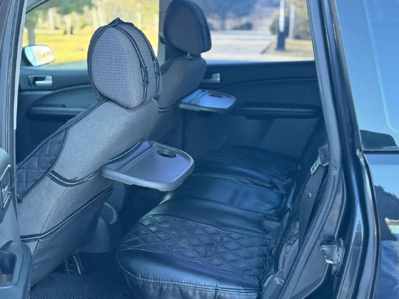 Марка: ford c-max год выпуска: 2005 пробег: 247.000 обьем мотора: 1.8 коробка: механическая 5-ступка описание: приветствую ваше внимание, в продаже отличной обслуженный автомобиль, техническая часть в отличном состоянии мотор шепчет коробка отлично все скорости на месте, приятный салон, приятная штатная музыка, вложений не требует, электрика вся работает так же как и каждая кнопочка в машине. есть сервисные книжки. комплектация: 2-х зонный климат контроль, эур, передние подогрев сидений, мульти руль, передние стекла подъемники, обогрев переднего и заднего стекла, туманные фары, abs, airbag, esp, сигнализация центральный замок, два ключа, задние столики. цена: 455.000 торг у капота. осмотр: донецк/макеевка связь: +79494046797 +79494789421 - фотография - 8