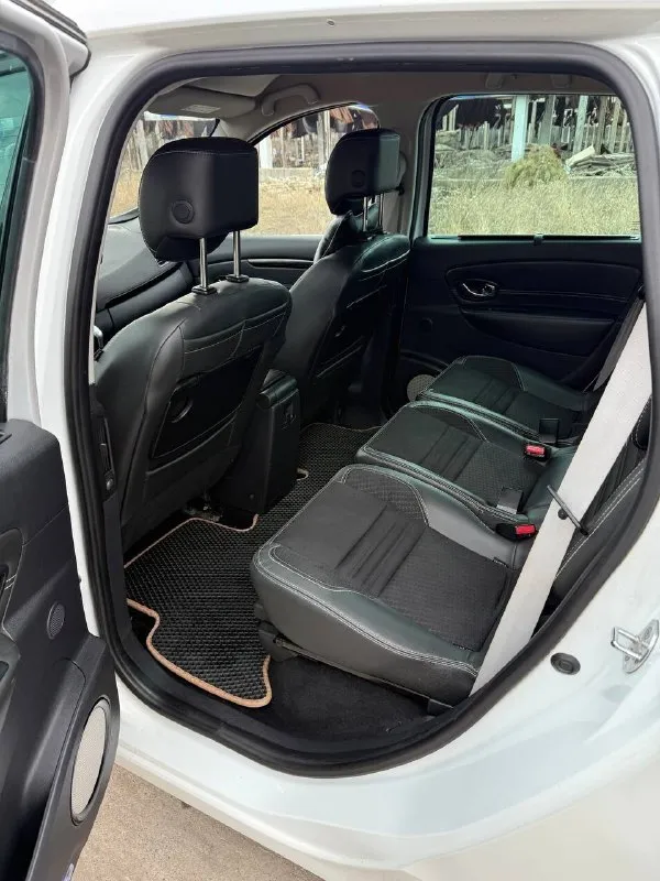 Продам renault grand scenic 2015 года в идеальном состоянии 1.5 , автомат, с родным пробегом 188000 км, я собственник, самая полная комплектация bose, есть все! готов на любые проверки! доп информация по телефону! луганск +79591646166 возможен обмен цена 1160000 руб 📞 звоните: +7(959)1646166 - фотография - 10