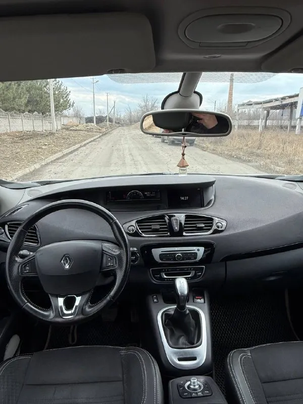Продам renault grand scenic 2015 года в идеальном состоянии 1.5 , автомат, с родным пробегом 188000 км, я собственник, самая полная комплектация bose, есть все! готов на любые проверки! доп информация по телефону! луганск +79591646166 возможен обмен цена 1160000 руб 📞 звоните: +7(959)1646166 - фотография - 9