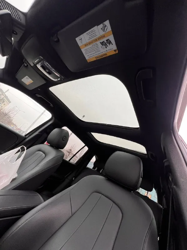 Продам прекрасный автомобиль mercedes benz glb250 с пробегом 81000 км. большой паркетник с хорошим клиренсом. 2 литровый мотор (224 л. с.) с 8 ступенчатой автоматической коробкой передач отлично сочетается для этой машине в плане ускорения, комфорта езды и экономии топлива. из комплектации можно много перечислять, но из весомых стоит отметить: - панорамная сдвижная крыша - камеры 360 - автоматическая парковка - система слепых зон - современная мультимедиа - 2 ряд сидений двигается и изменяется наклон спинки, что позволяет увеличивать багажник - открытие/закрытие багажника без рук - система бесключевого доступа - и многое другое также не оставляет безразличным подсветка салон в темное время суток всеми возможными цветами многое могу о нем рассказать, но это будет долго и вряд ли кто будет читать. цена 3 500 000 приезжайте смотрите, осмотр в донецке. 79493043322 (желательно в тг) общение по цене только в формате очного общения и только после этого возможно 📞 звоните: +7(949)3043322 - фотография - 8