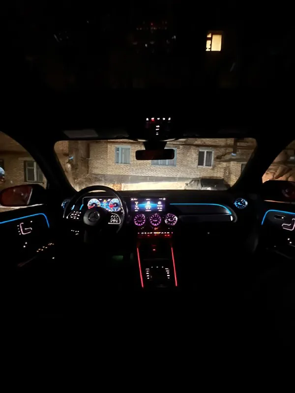 Продам прекрасный автомобиль mercedes benz glb250 с пробегом 81000 км. большой паркетник с хорошим клиренсом. 2 литровый мотор (224 л. с.) с 8 ступенчатой автоматической коробкой передач отлично сочетается для этой машине в плане ускорения, комфорта езды и экономии топлива. из комплектации можно много перечислять, но из весомых стоит отметить: - панорамная сдвижная крыша - камеры 360 - автоматическая парковка - система слепых зон - современная мультимедиа - 2 ряд сидений двигается и изменяется наклон спинки, что позволяет увеличивать багажник - открытие/закрытие багажника без рук - система бесключевого доступа - и многое другое также не оставляет безразличным подсветка салон в темное время суток всеми возможными цветами многое могу о нем рассказать, но это будет долго и вряд ли кто будет читать. цена 3 500 000 приезжайте смотрите, осмотр в донецке. 79493043322 (желательно в тг) общение по цене только в формате очного общения и только после этого возможно 📞 звоните: +7(949)3043322 - фотография - 9