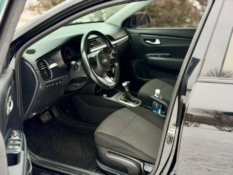 Продам kia rio x-line 2020г двигатель 1,6 126000т пробега родного двигатель 1,6 бензин 6ти ступенчатый авто в идеальном состоянии весь в родном окрасе, без единого дтп, двигатель работает без единого постороннего звука, масла и фильтра поменяны, все обслужено. 2х зонный кл. контроль мульти руль 4эл. стеклоподъемника эл. регулировка зеркал подогрев лобового, сидений, подогрев руля, сигнализация с авто запуском 2 ключа, все сервисные книжки на руках, заводская музыка 6 калинок все остекления родное, авто в достойном состоянии готов на любые проверки. любой вид переоформление. техосмотр пройден, галчевск цена 1м390000₽ тел +7(959)015-25-18 +7(959)504-58-33также к номерам привязаны telegram whatsapp 📞 звоните: +7(959)0152518 - фотография - 4